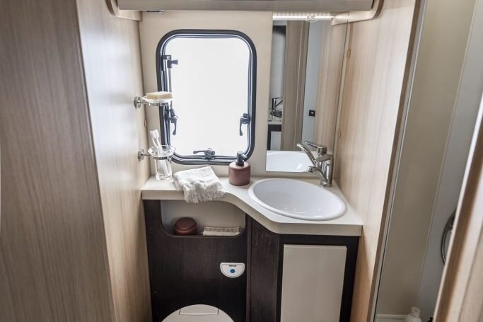 McLouis Glamys 220 5 McLouis-220-int-032-683x1024